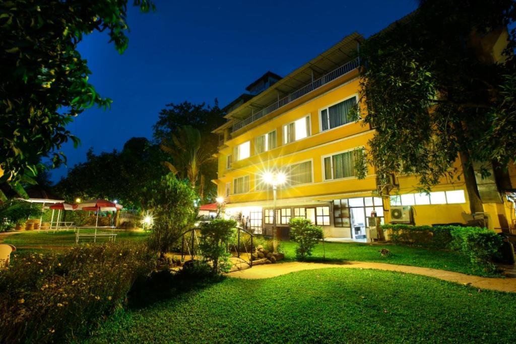 Lake View Resort Lonavala Exterior foto